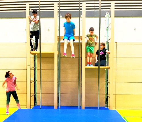 Großgerätetag an der Ludwig-Uhland-Schule: Bewegung, Mut und ganz viel Spaß